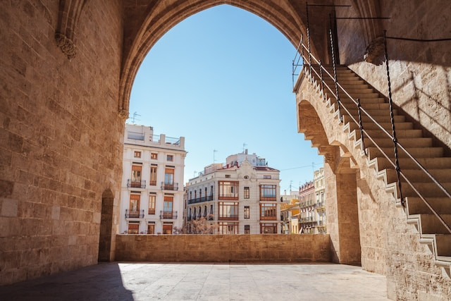 Accommodation, short-term, mid-term, long-term, monthly rentals for expats and digital nomads in Valencia, Spain
